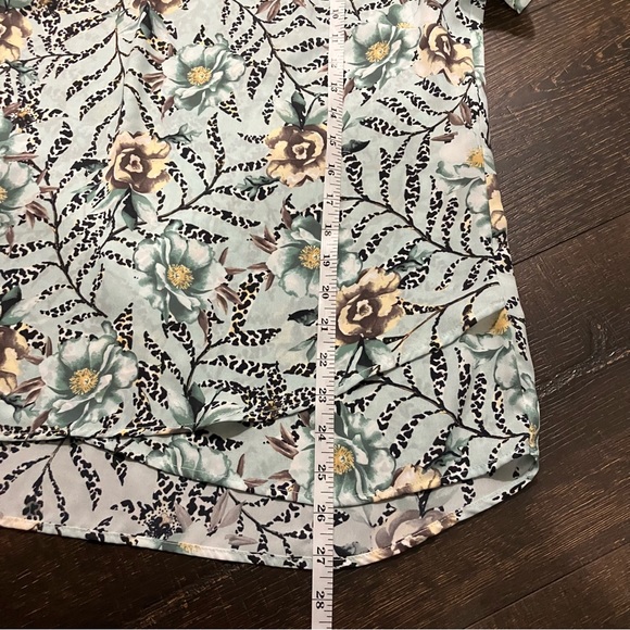 Northern Reflections | Blue floral short sleeve blouse - Picture 6 of 7